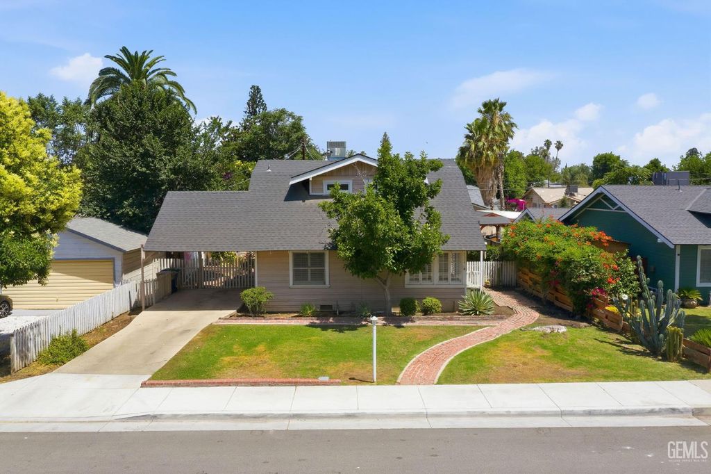 Photo of 2004 Verde Street, Bakersfield, CA 93304 (MLS # 202605784)