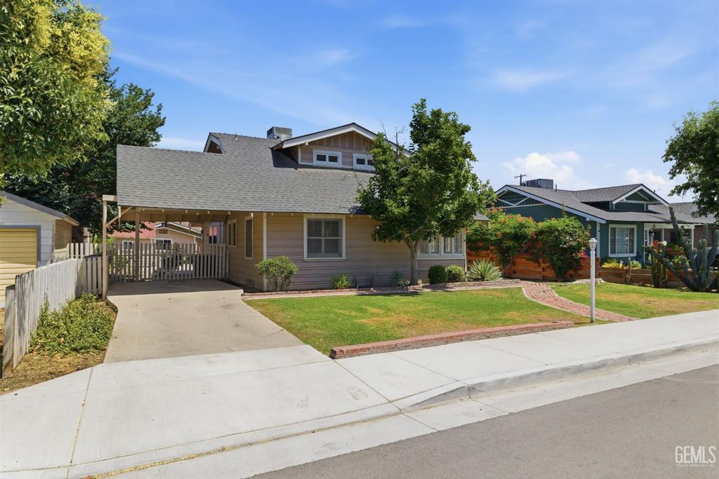 Photo of 2004 Verde Street, Bakersfield, CA 93304 (MLS # 202605784)