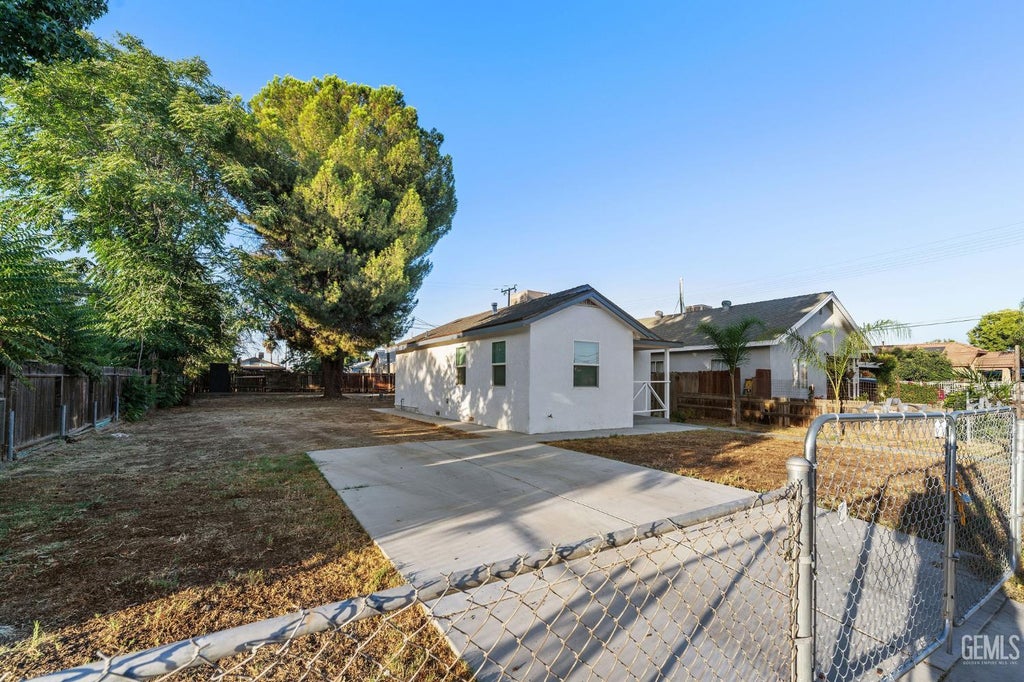 Photo of 203 E Belle Avenue, Bakersfield, CA 93308 (MLS # 202608489)