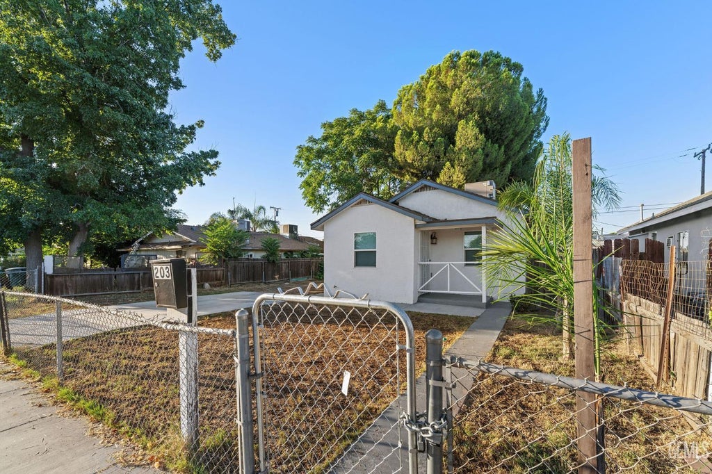 Photo of 203 E Belle Avenue, Bakersfield, CA 93308 (MLS # 202608489)