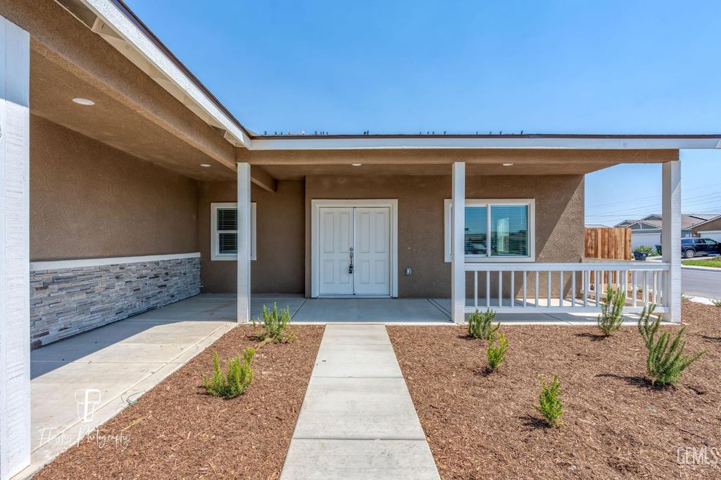 Photo of 8802 Almata Avenue, Bakersfield, CA 93307 (MLS # 202601041)