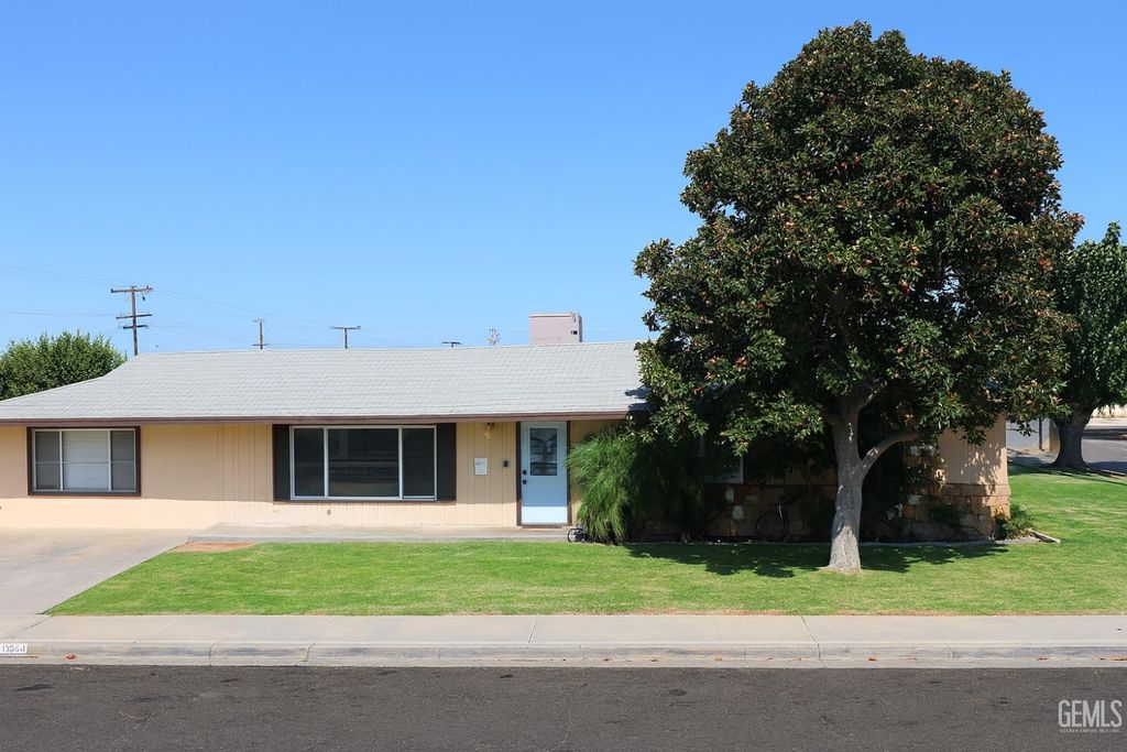 Photo of 115 9th Avenue, Delano, CA 93215 (MLS # 202511200)
