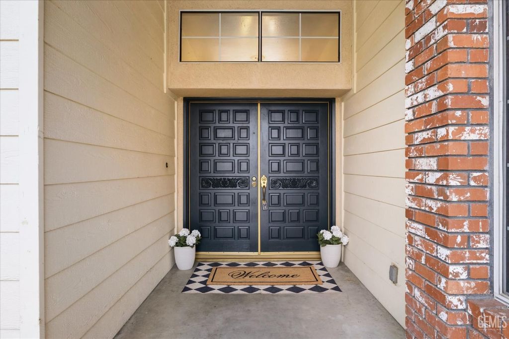 Photo of 9901 Mesa Oak Drive, Bakersfield, CA 93311 (MLS # 202605174)