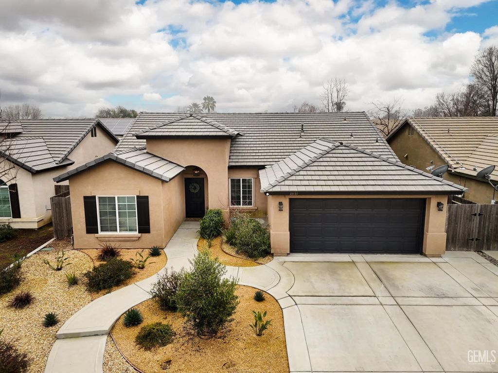 Photo of 13515 Arden Forest Drive, Bakersfield, CA 93314 (MLS # 202601027)