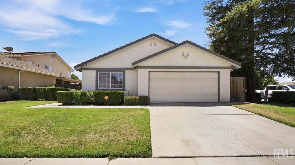 Photo of 5005 Shadow Branch Street, Bakersfield, CA 93313 (MLS # 202607286)