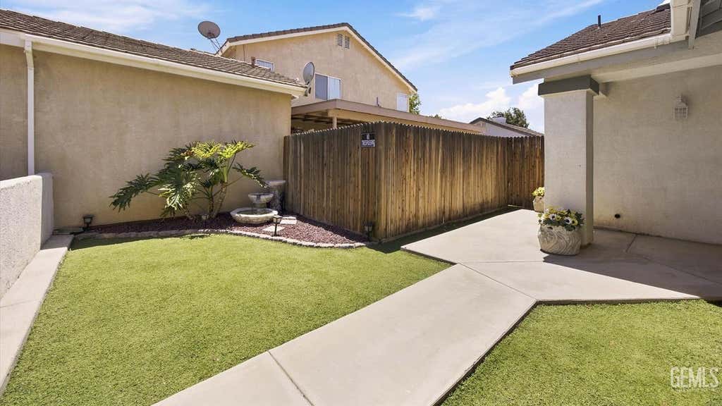 Photo of 5005 Shadow Branch Street, Bakersfield, CA 93313 (MLS # 202607286)