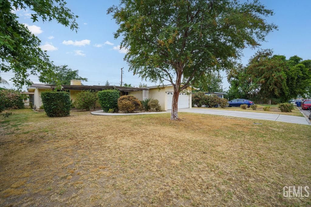 Photo of 7 Candy Street, Bakersfield, CA 93309 (MLS # 202510361)
