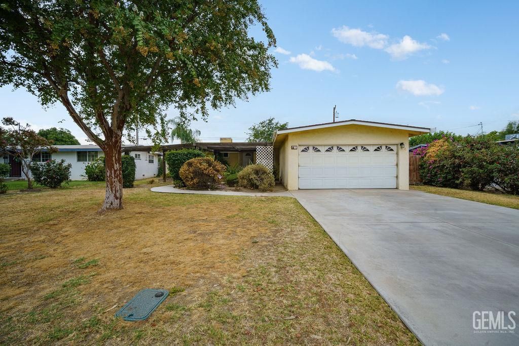 Photo of 7 Candy Street, Bakersfield, CA 93309 (MLS # 202510361)