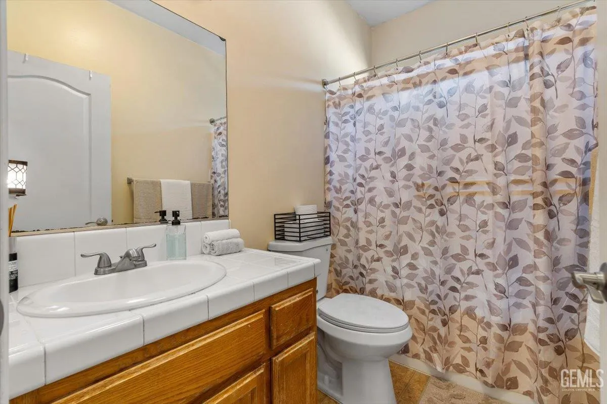 Bakersfield, California 93306, United States, 4 Bedrooms Bedrooms, ,2 BathroomsBathrooms,Residential,Active,196040