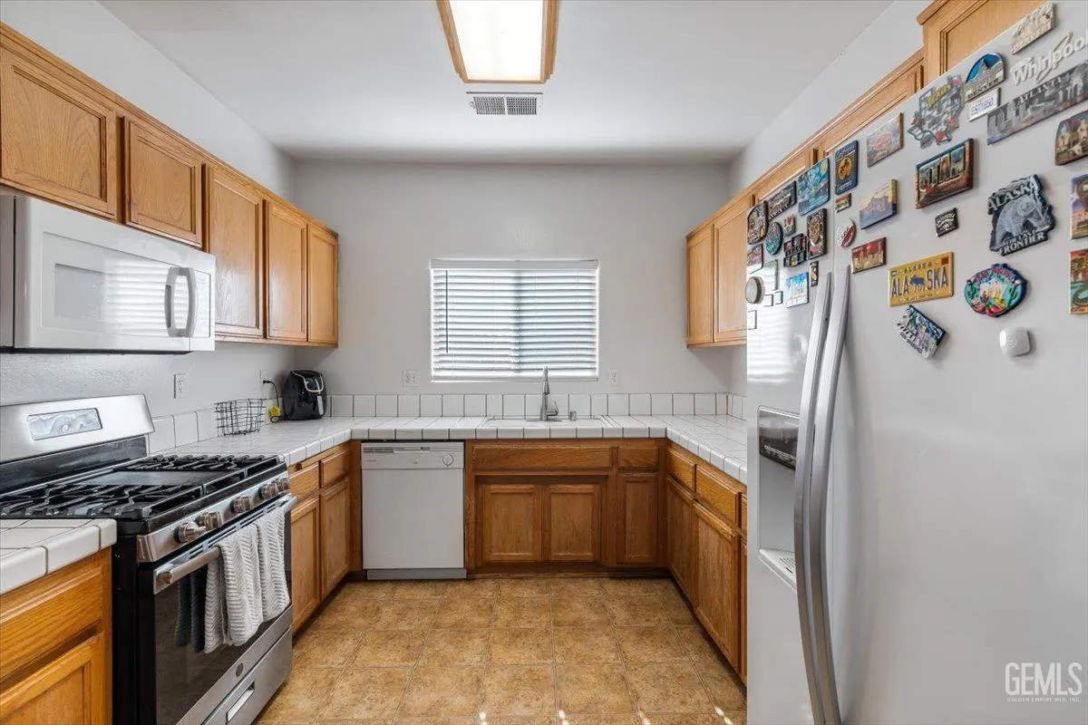 Bakersfield, California 93306, United States, 4 Bedrooms Bedrooms, ,2 BathroomsBathrooms,Residential,Active,196040