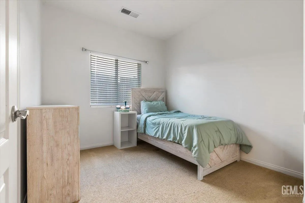 Bakersfield, California 93306, United States, 4 Bedrooms Bedrooms, ,2 BathroomsBathrooms,Residential,Active,196040