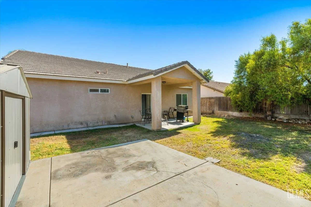 Bakersfield, California 93306, United States, 4 Bedrooms Bedrooms, ,2 BathroomsBathrooms,Residential,Active,196040