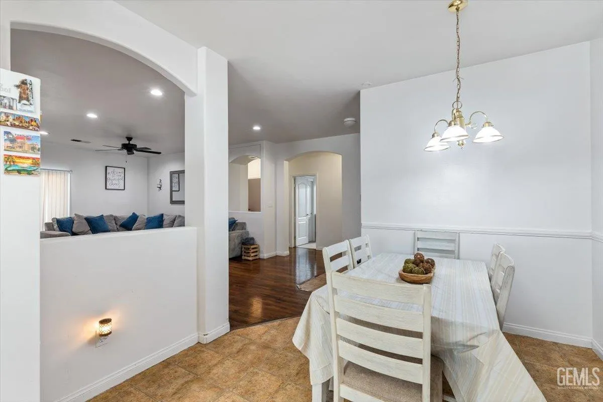 Bakersfield, California 93306, United States, 4 Bedrooms Bedrooms, ,2 BathroomsBathrooms,Residential,Active,196040