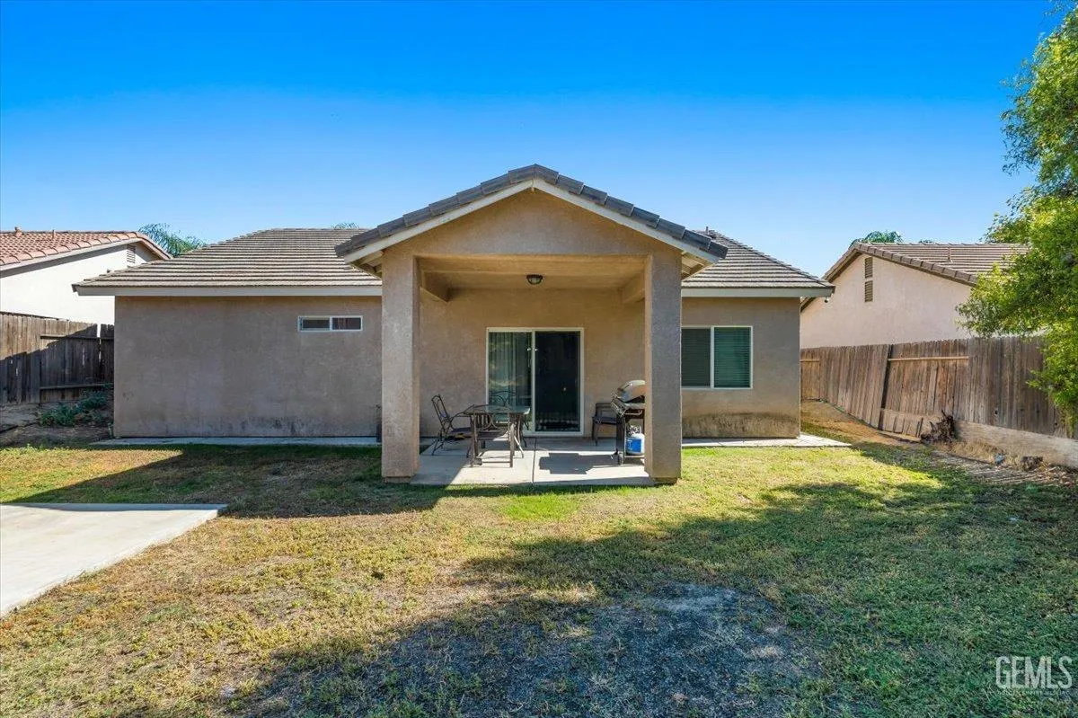 Bakersfield, California 93306, United States, 4 Bedrooms Bedrooms, ,2 BathroomsBathrooms,Residential,Active,196040