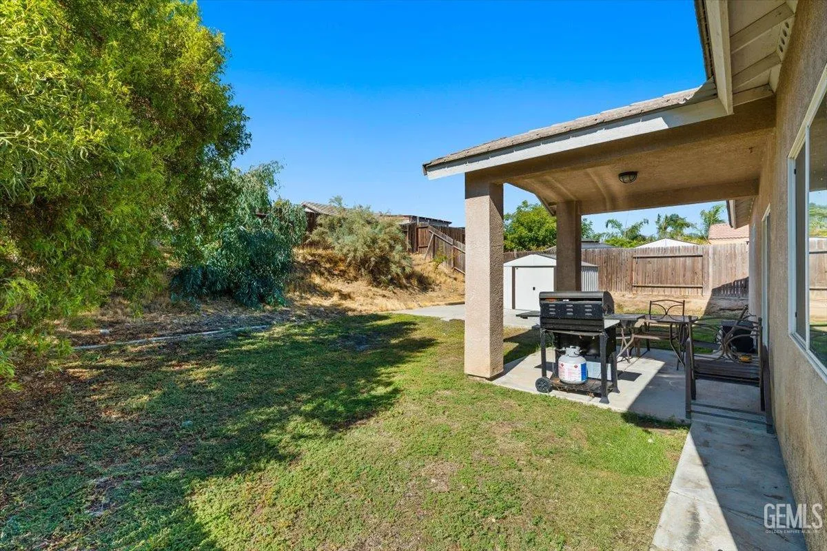 Bakersfield, California 93306, United States, 4 Bedrooms Bedrooms, ,2 BathroomsBathrooms,Residential,Active,196040