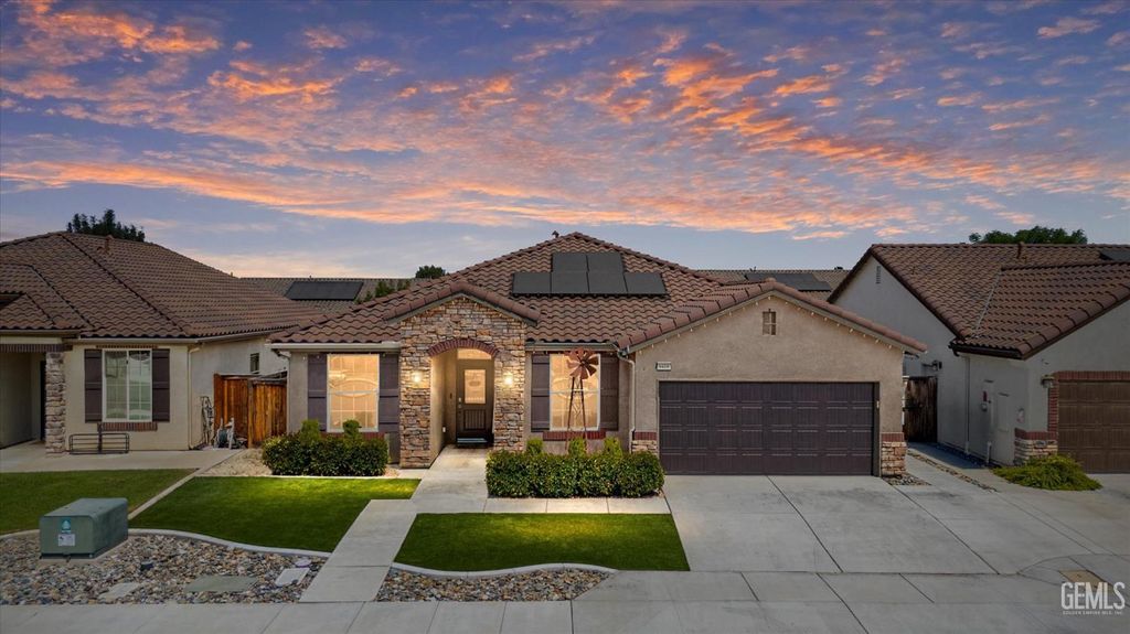 Photo of 9418 Laurelwood Court, Shafter, CA 93263 (MLS # 202509927)