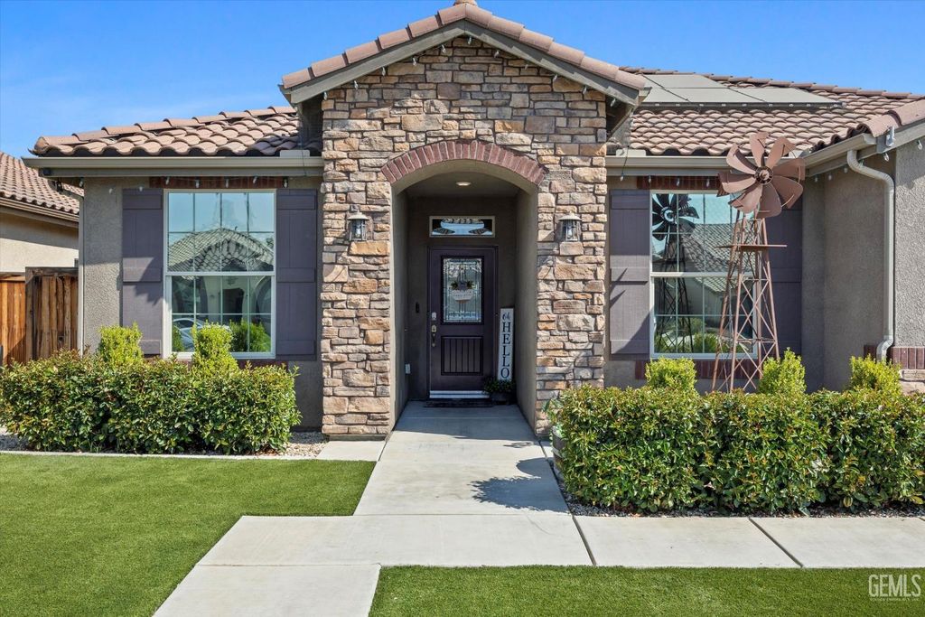 Photo of 9418 Laurelwood Court, Shafter, CA 93263 (MLS # 202509927)