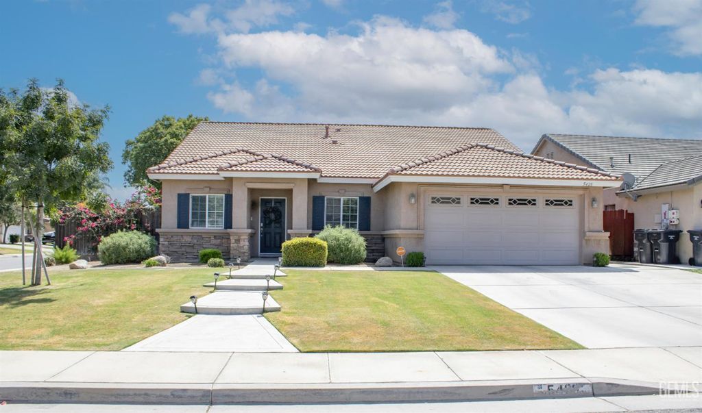 Photo of 5428 Coastal Wind Street, Bakersfield, CA 93312 (MLS # 202607633)