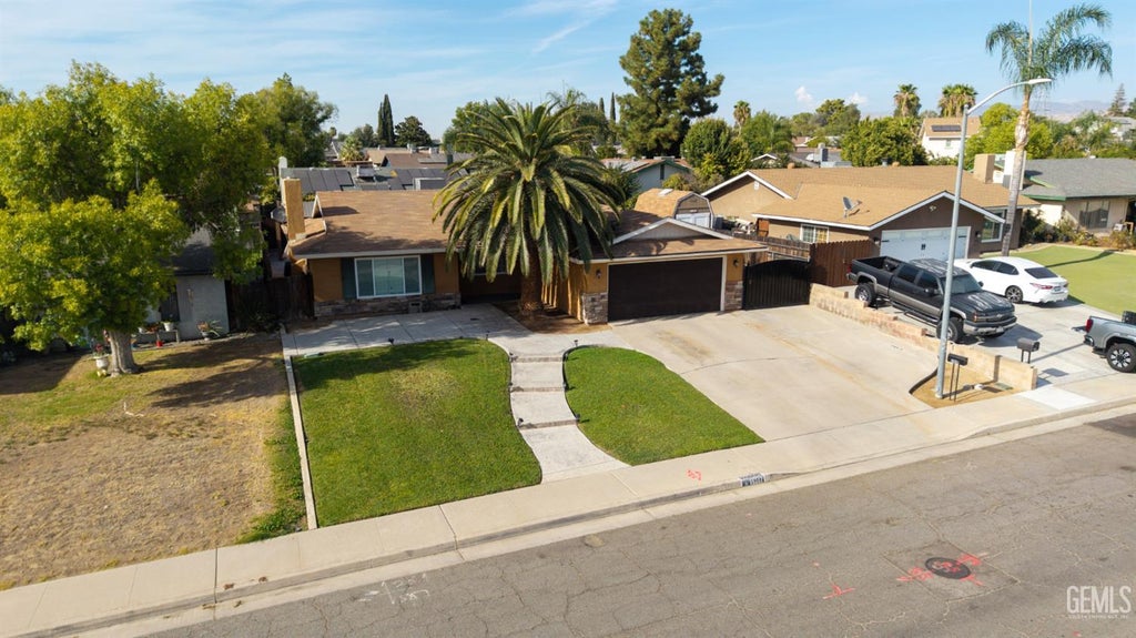 Photo of 5908 Fair Oaks Drive, Bakersfield, CA 93306 (MLS # 202609218)