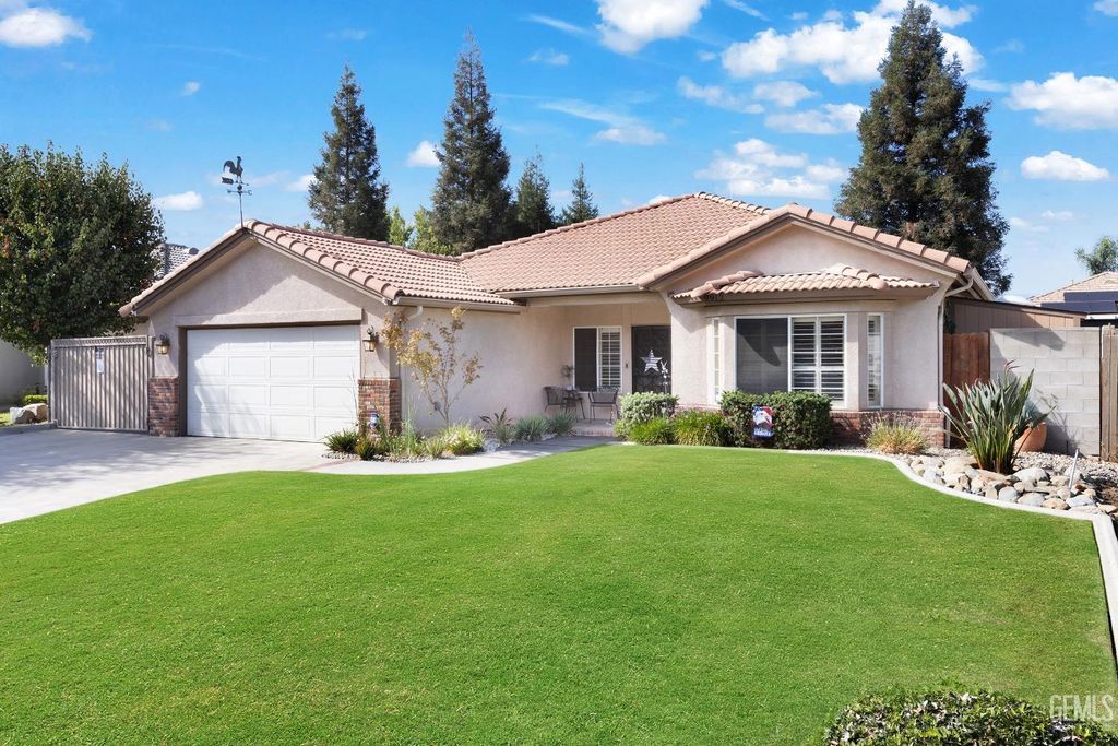 Photo of 9912 MONA LISA LANE Ln, Bakersfield, CA 93312 (MLS # 202510868)