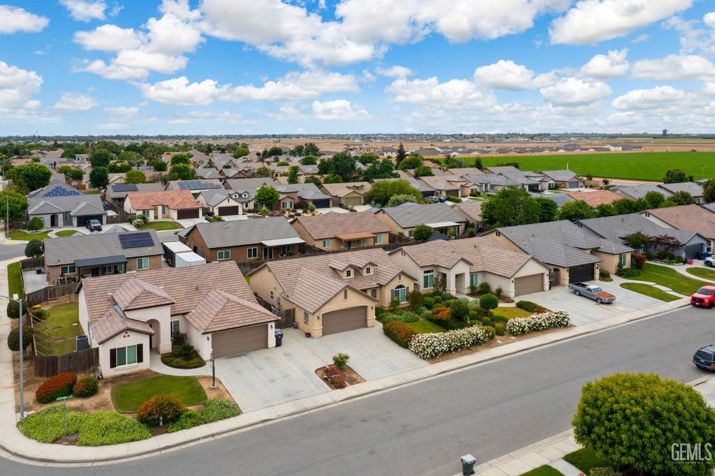 Photo of 13507 Ashton Wood Court, Bakersfield, CA 93314 (MLS # 202604094)