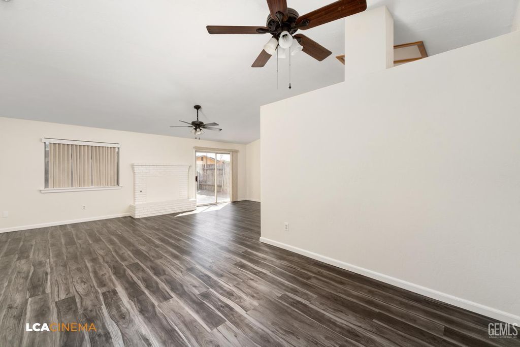 Photo of 4715 Peacock Court, Bakersfield, CA 93313 (MLS # 202511157)