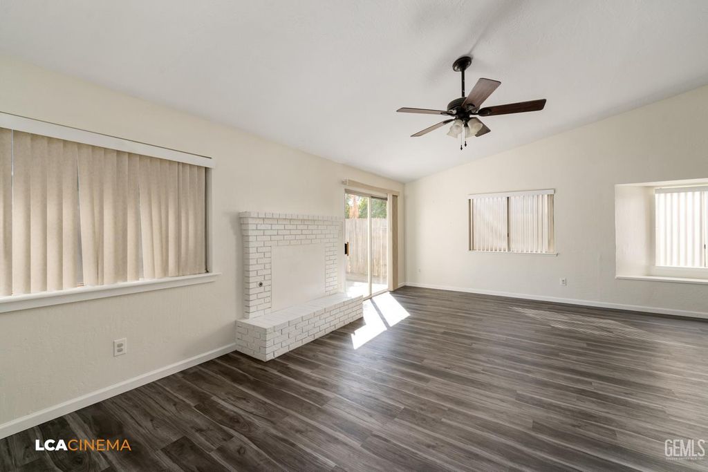 Photo of 4715 Peacock Court, Bakersfield, CA 93313 (MLS # 202511157)