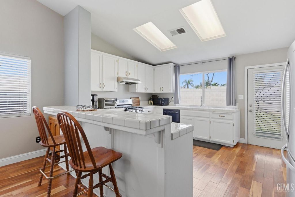 Photo of 10420 W Victoria Falls Avenue, Bakersfield, CA 93312 (MLS # 202603287)