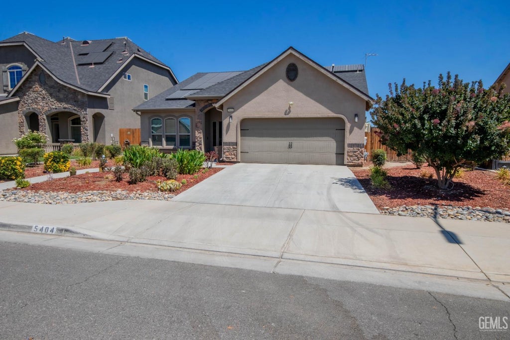 Photo of 5404 Rivulet Run Court, Bakersfield, CA 93313 (MLS # 202607872)