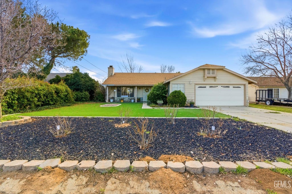 Photo of 21461 Silver Drive, Tehachapi, CA 93561 (MLS # 202607577)