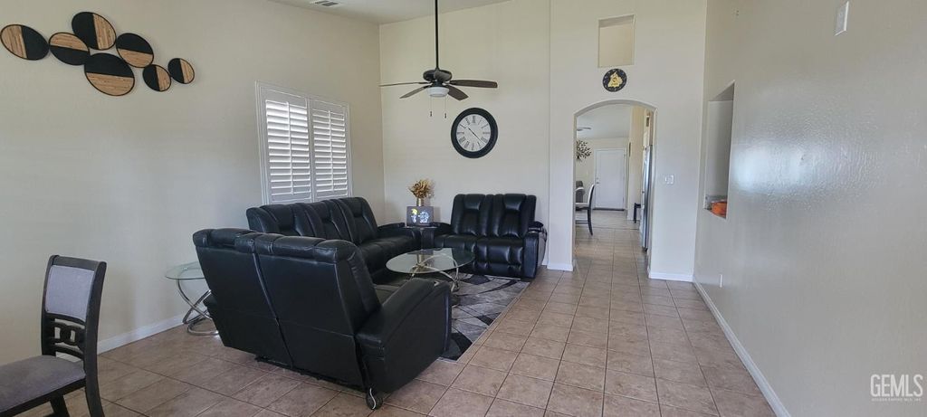 Photo of 13208 Cheyenne Mountain Drive, Bakersfield, CA 93314 (MLS # 202604000)