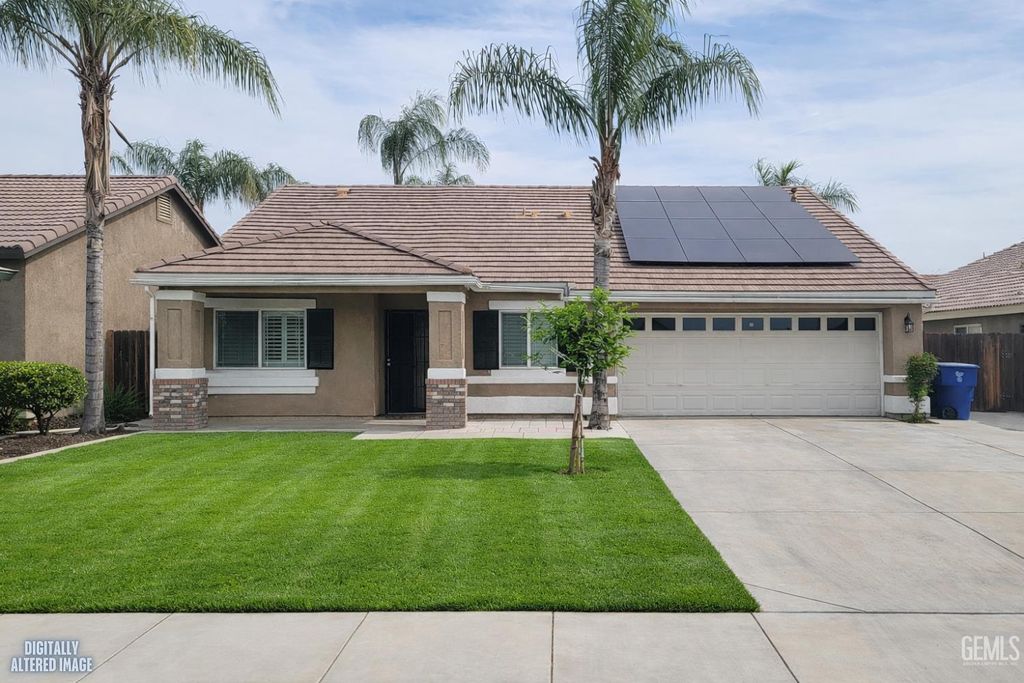 Photo of 13208 Cheyenne Mountain Drive, Bakersfield, CA 93314 (MLS # 202604000)