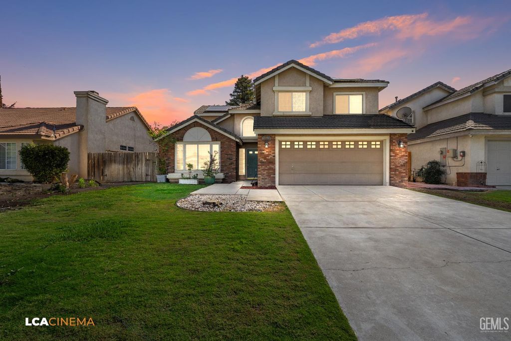 Photo of 906 Devonshire Street, Bakersfield, CA 93312 (MLS # 202511072)
