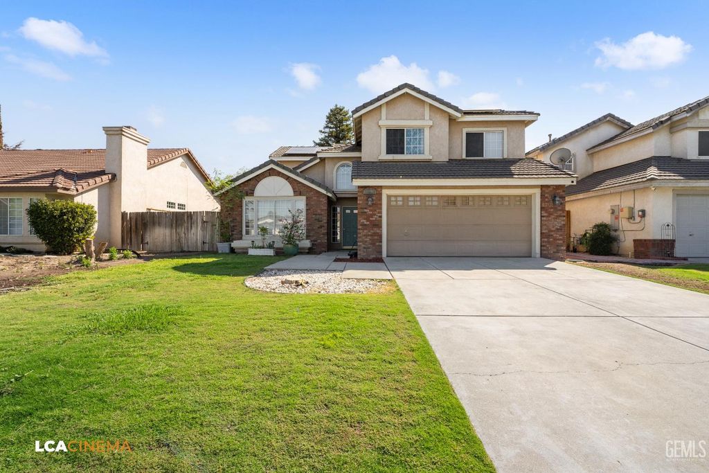 Photo of 906 Devonshire Street, Bakersfield, CA 93312 (MLS # 202511072)