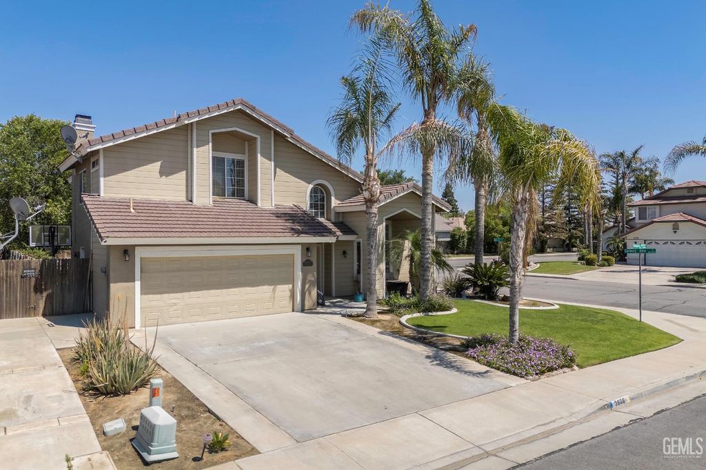Photo of 3808 Killarney Court, Bakersfield, CA 93311 (MLS # 202510699)