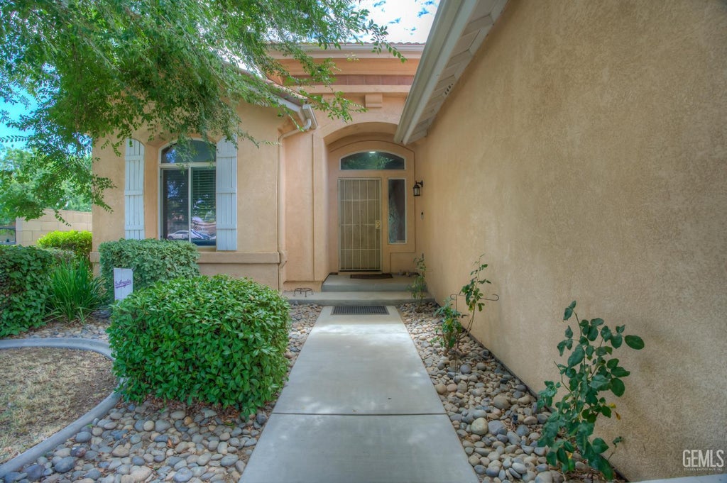 Photo of 3003 Boulder Ridge Lane, Bakersfield, CA 93313 (MLS # 202607871)