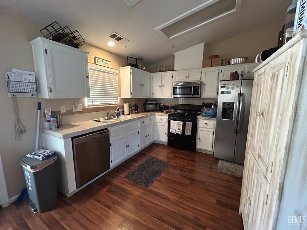 Photo of 328 W Pilot Avenue, Bakersfield, CA 93308 (MLS # 202608843)