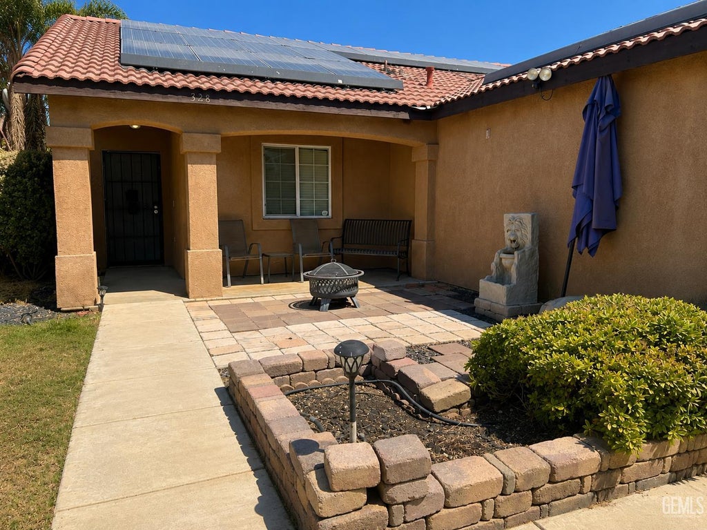 Photo of 328 W Pilot Avenue, Bakersfield, CA 93308 (MLS # 202608843)