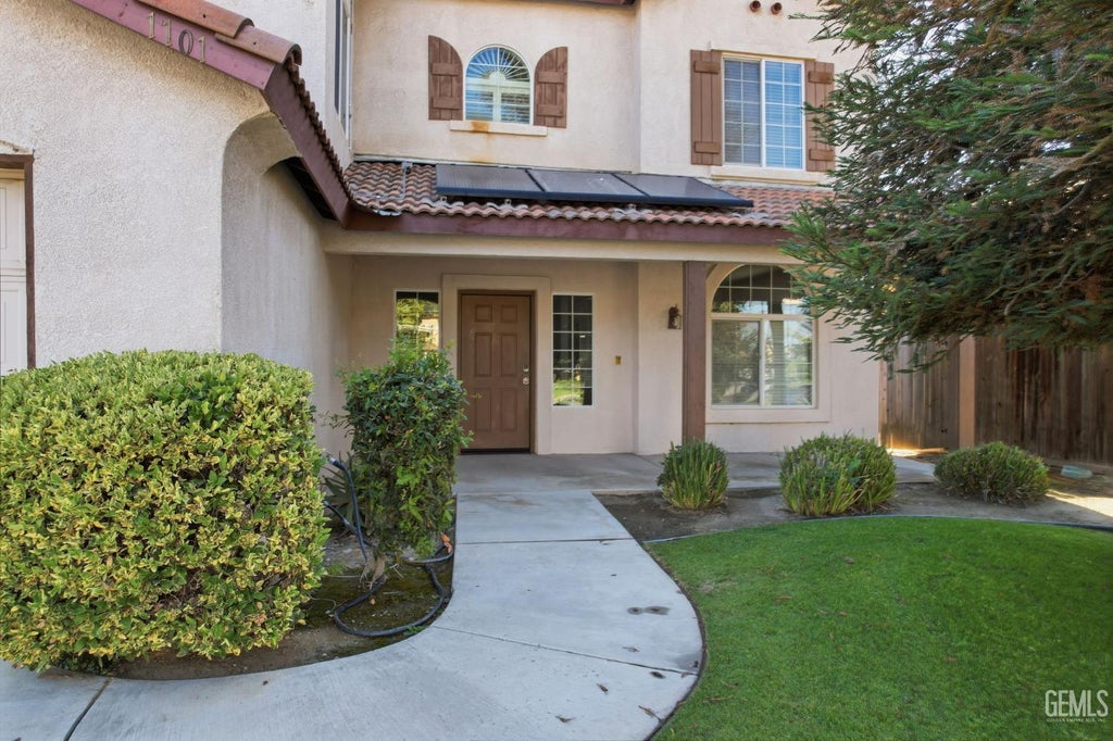 Photo of 1101 Sayword Court, Bakersfield, CA 93312 (MLS # 202606018)