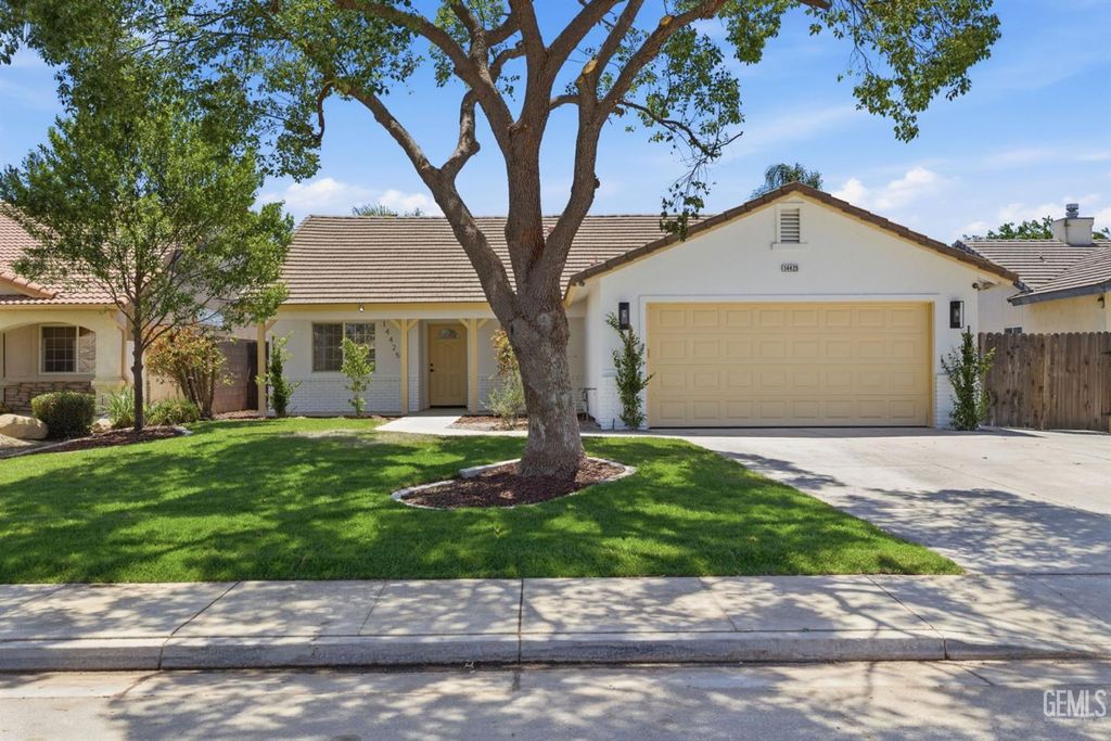 Photo of 14425 Wildheather Avenue, Bakersfield, CA 93314 (MLS # 202605358)