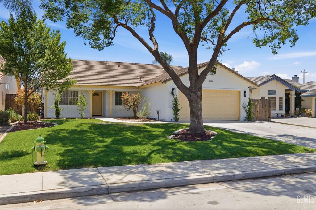 Photo of 14425 Wildheather Avenue, Bakersfield, CA 93314 (MLS # 202605358)