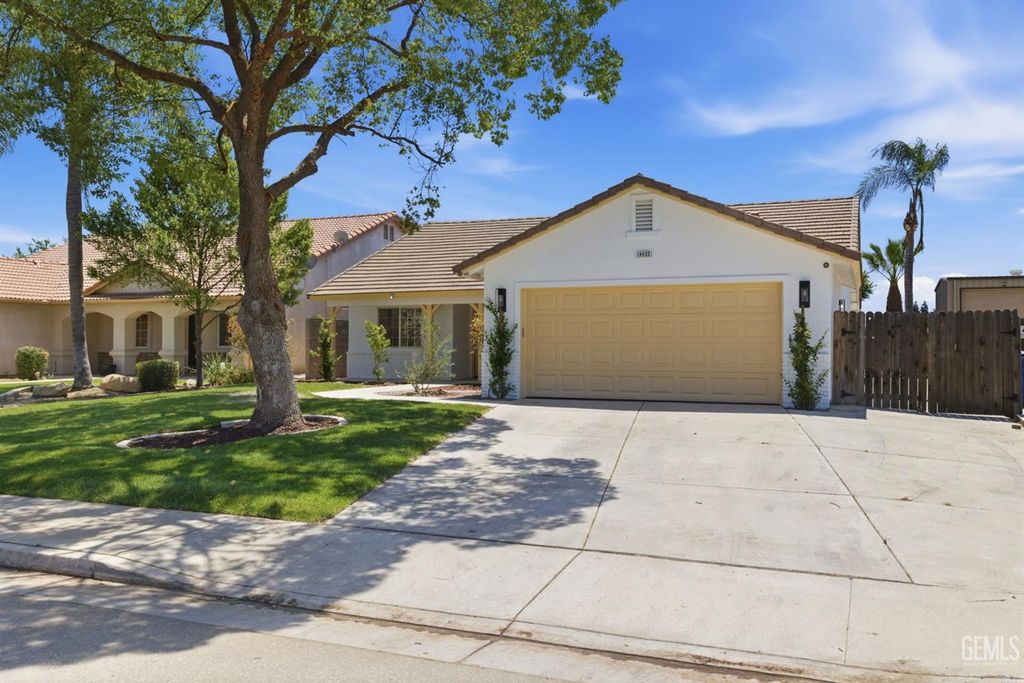 Photo of 14425 Wildheather Avenue, Bakersfield, CA 93314 (MLS # 202605358)