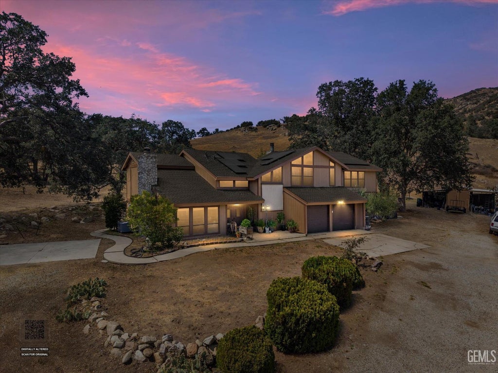 Photo of 26001 Bear Valley Road, Tehachapi, CA 93561 (MLS # 202608829)