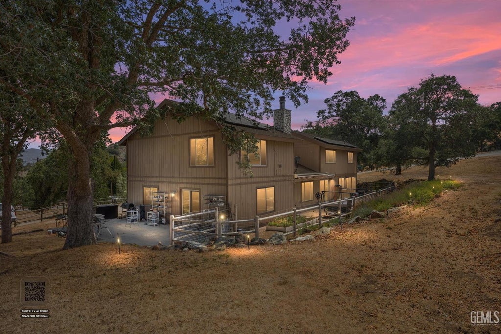 Photo of 26001 Bear Valley Road, Tehachapi, CA 93561 (MLS # 202608829)