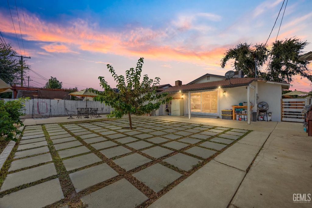 Photo of 2209 Bradley Avenue, Bakersfield, CA 93304 (MLS # 202510838)