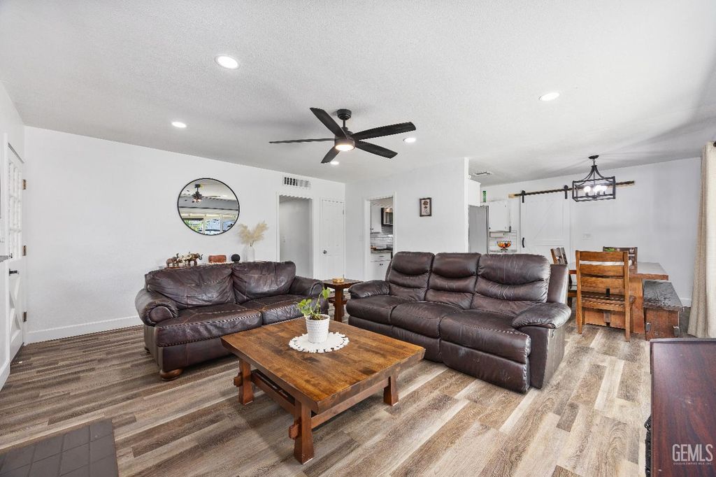 Photo of 2209 Bradley Avenue, Bakersfield, CA 93304 (MLS # 202510838)
