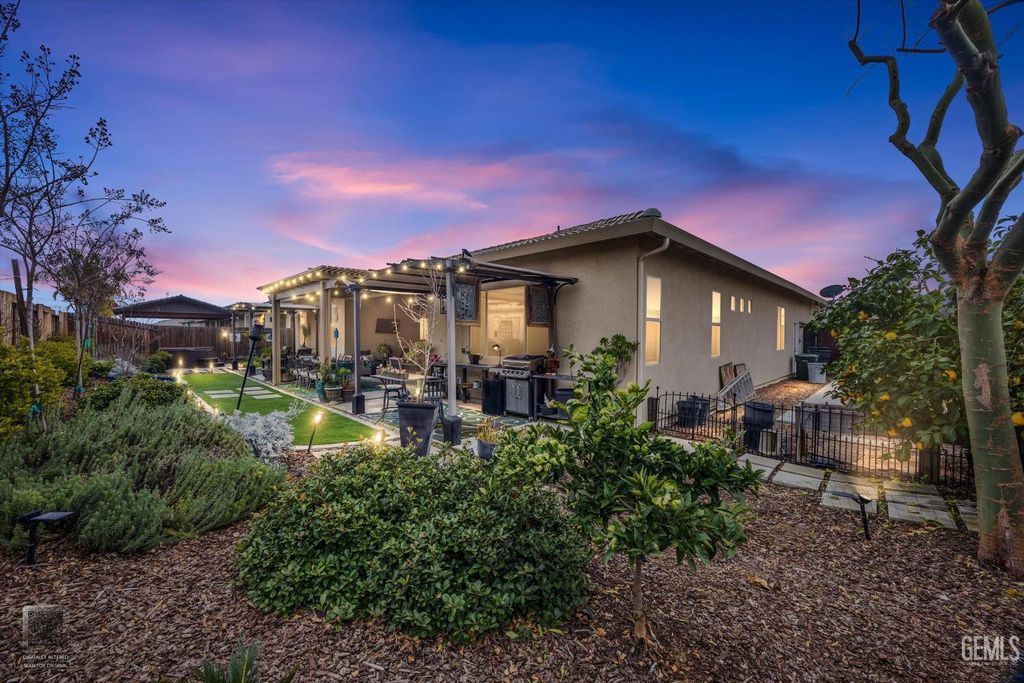 Photo of 9106 Del Palma Drive, Bakersfield, CA 93314 (MLS # 202601679)