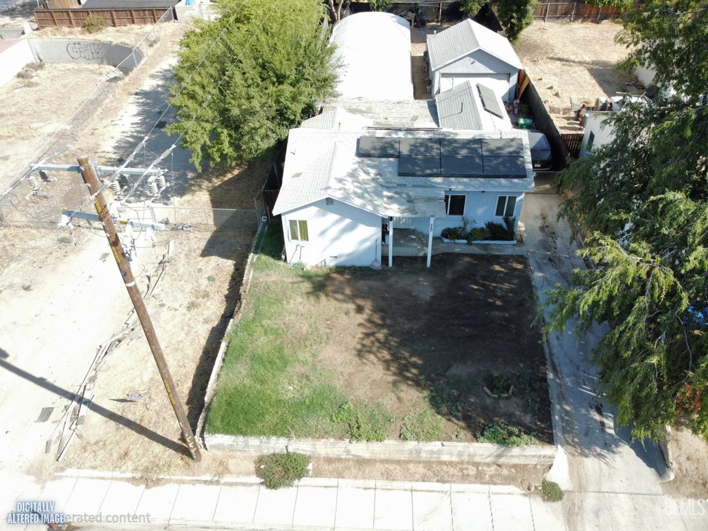 Photo of 320 Columbus Street, Bakersfield, CA 93305 (MLS # 202609684)