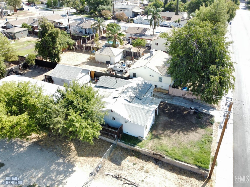 Photo of 320 Columbus Street, Bakersfield, CA 93305 (MLS # 202609684)