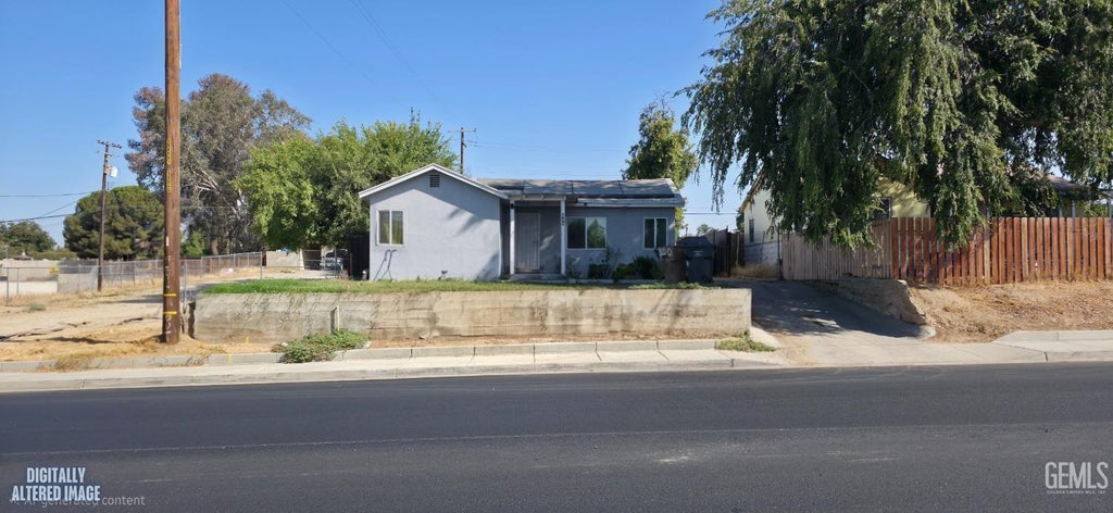 Photo of 320 Columbus Street, Bakersfield, CA 93305 (MLS # 202609684)